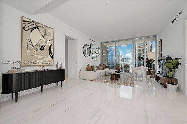 300 Biscayne Blvd Way 2809, Miami, FL 33131