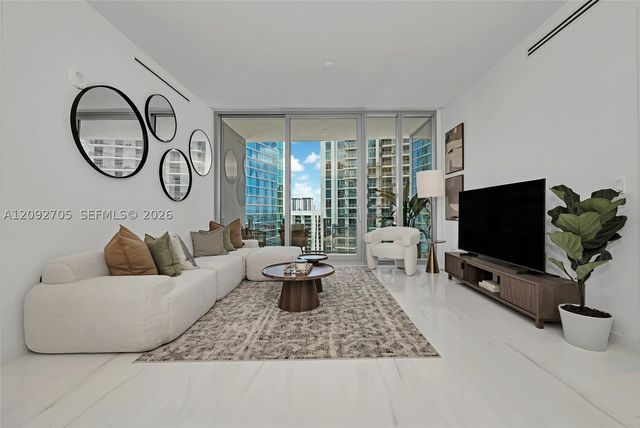 300 Biscayne Blvd Way 2809, Miami, FL 33131