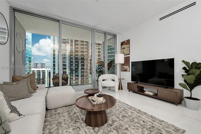 300 Biscayne Blvd Way 2809, Miami, FL 33131