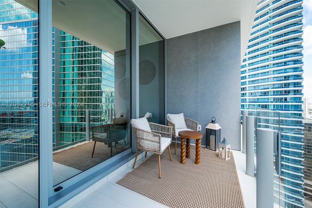 300 Biscayne Blvd Way 2809, Miami, FL 33131