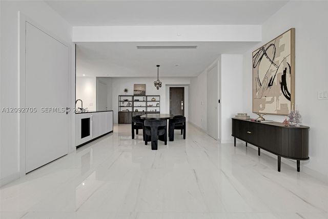 300 Biscayne Blvd Way 2809, Miami, FL 33131