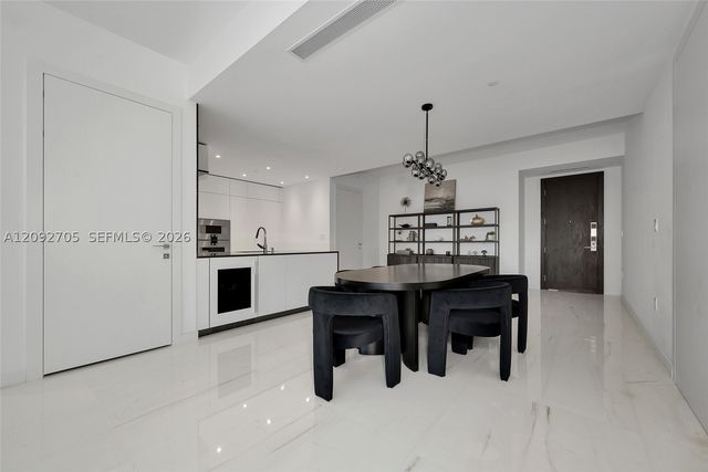 300 Biscayne Blvd Way 2809, Miami, FL 33131