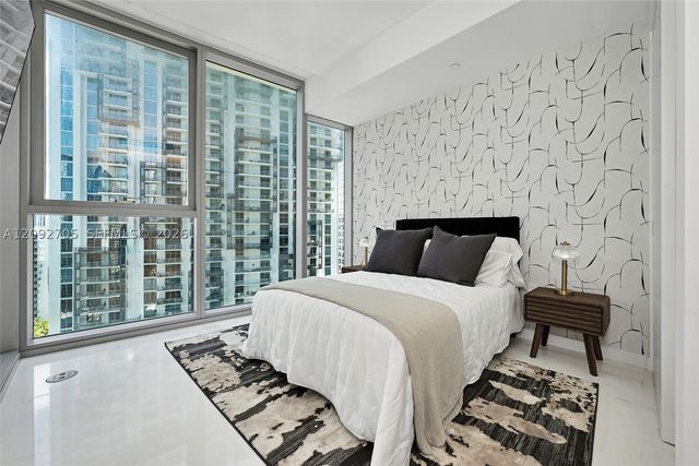 300 Biscayne Blvd Way 2809, Miami, FL 33131