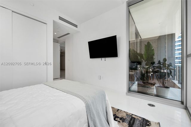 300 Biscayne Blvd Way 2809, Miami, FL 33131