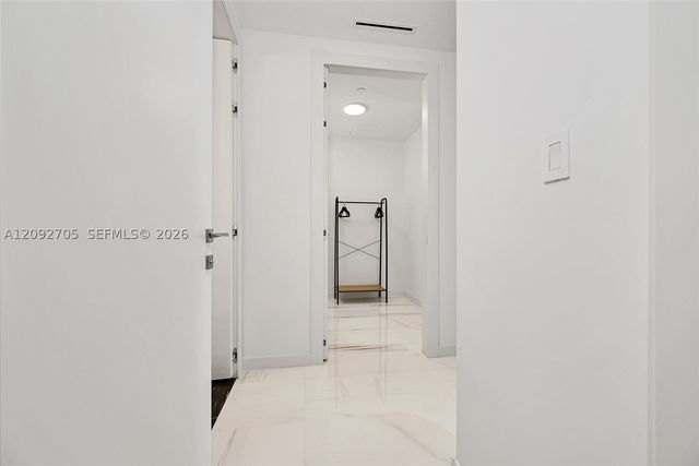 300 Biscayne Blvd Way 2809, Miami, FL 33131