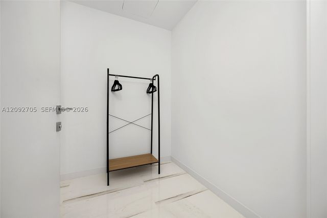 300 Biscayne Blvd Way 2809, Miami, FL 33131