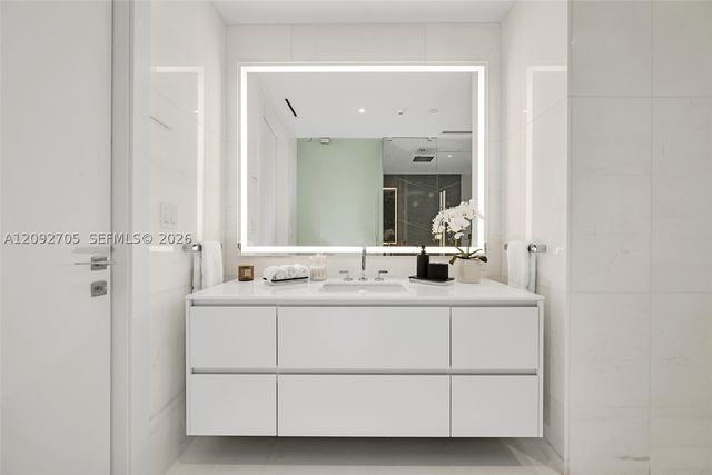 300 Biscayne Blvd Way 2809, Miami, FL 33131