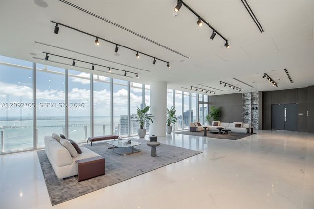 300 Biscayne Blvd Way 2809, Miami, FL 33131