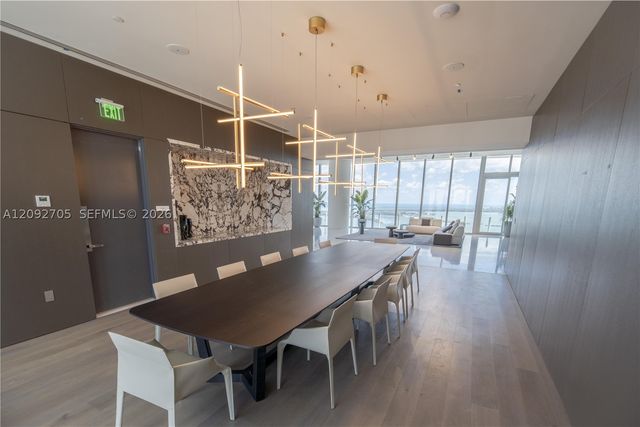 300 Biscayne Blvd Way 2809, Miami, FL 33131