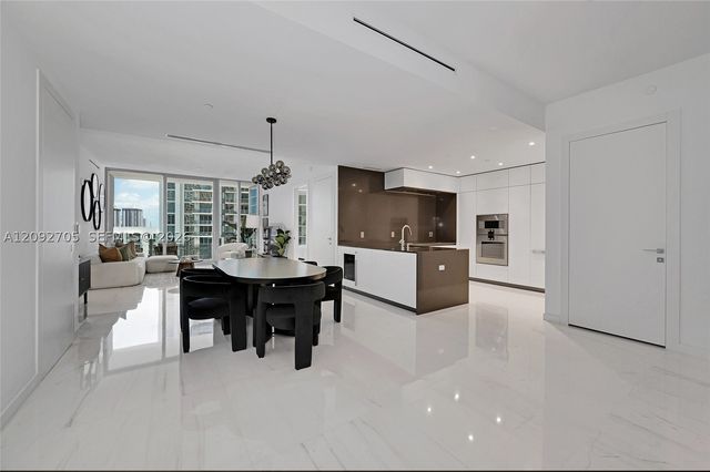 300 Biscayne Blvd Way 2809, Miami, FL 33131