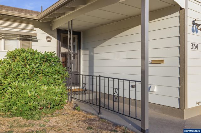 334 S Cascade Dr, Woodburn, OR 97071
