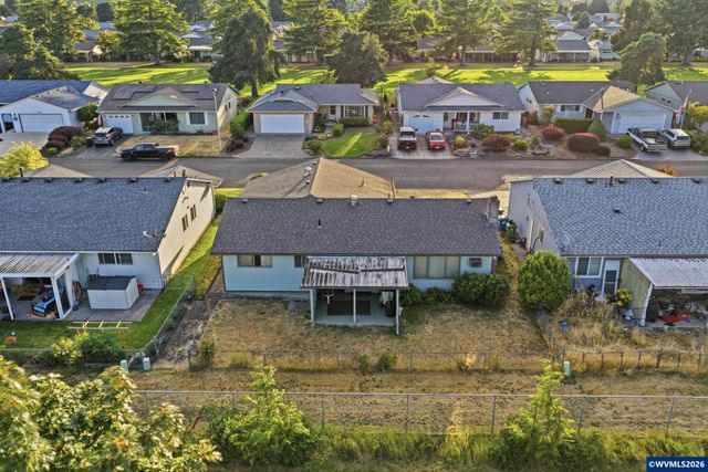 334 S Cascade Dr, Woodburn, OR 97071