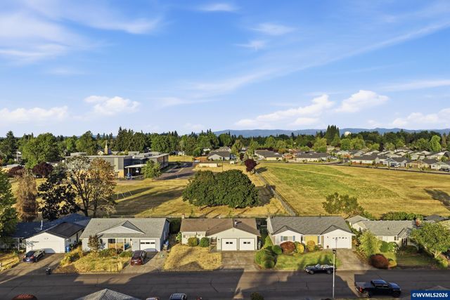 334 S Cascade Dr, Woodburn, OR 97071