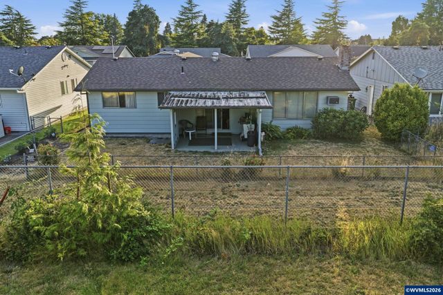 334 S Cascade Dr, Woodburn, OR 97071