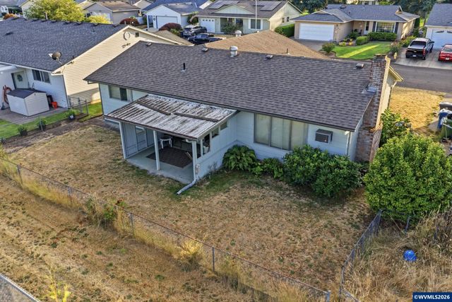 334 S Cascade Dr, Woodburn, OR 97071