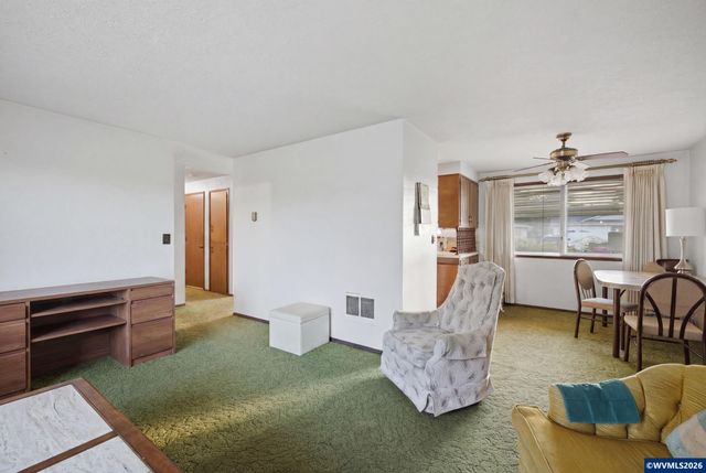 334 S Cascade Dr, Woodburn, OR 97071