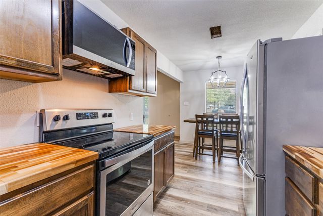 825 Poe Street, Azle, TX 76020