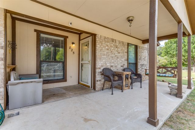 825 Poe Street, Azle, TX 76020