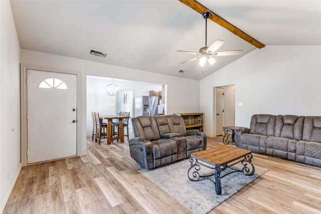 825 Poe Street, Azle, TX 76020