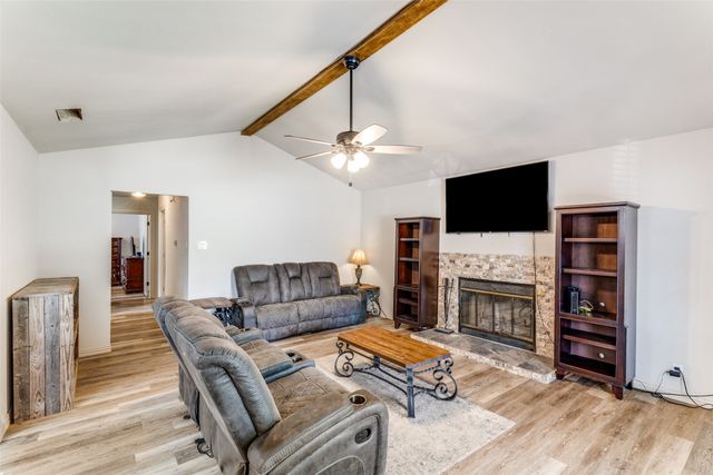 825 Poe Street, Azle, TX 76020