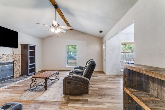 825 Poe Street, Azle, TX 76020