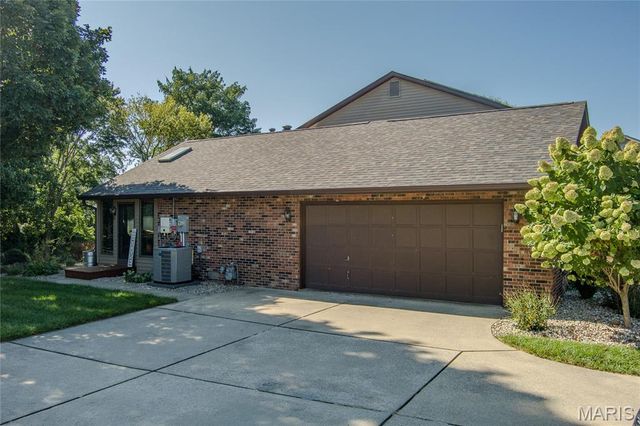 1026 Shadow Ridge Crossing, O'fallon, IL 62269