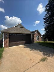 451 Coopers Farm Road, Centerton, AR 72719