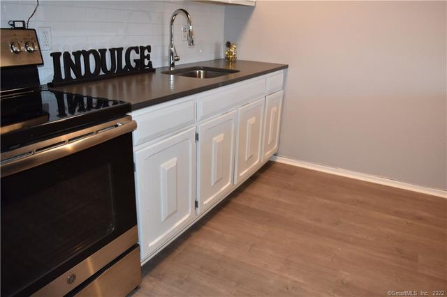 34 Bostwick Arms 34, New Milford, CT 06776