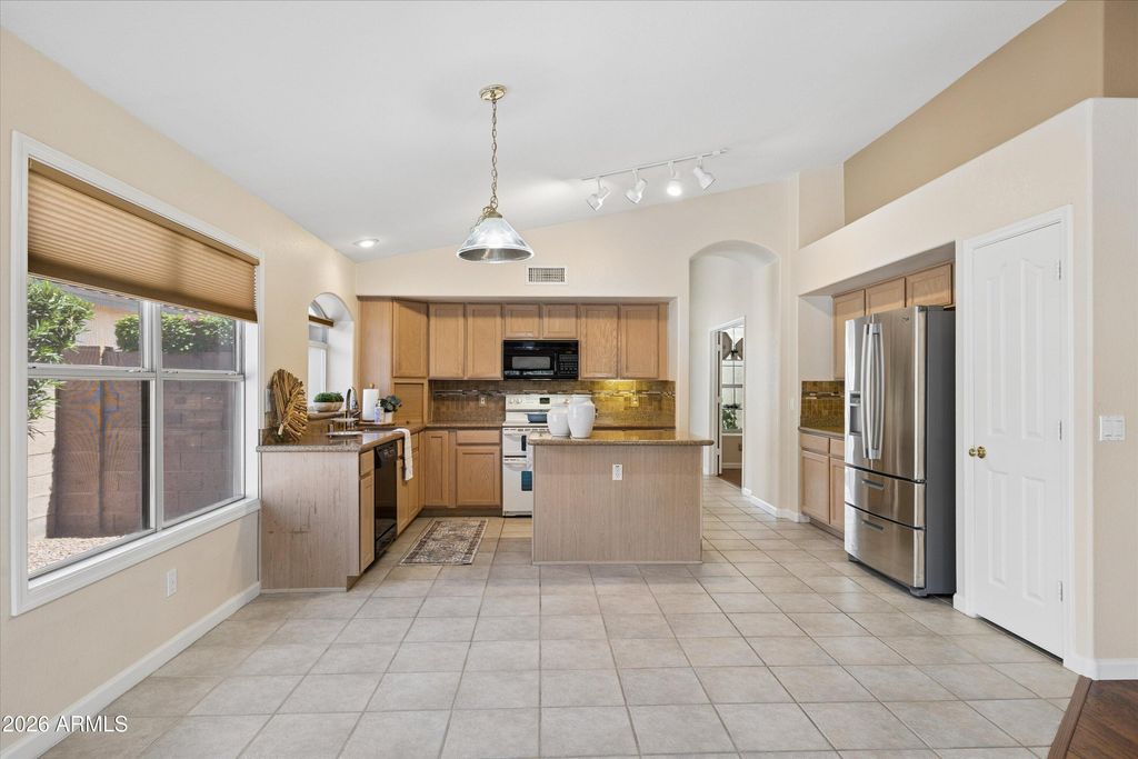 5738 W COMET Avenue, Glendale, AZ 85302 — photo 5