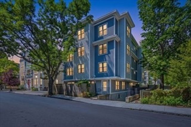 192 Raymond St 4, Cambridge, MA 02140