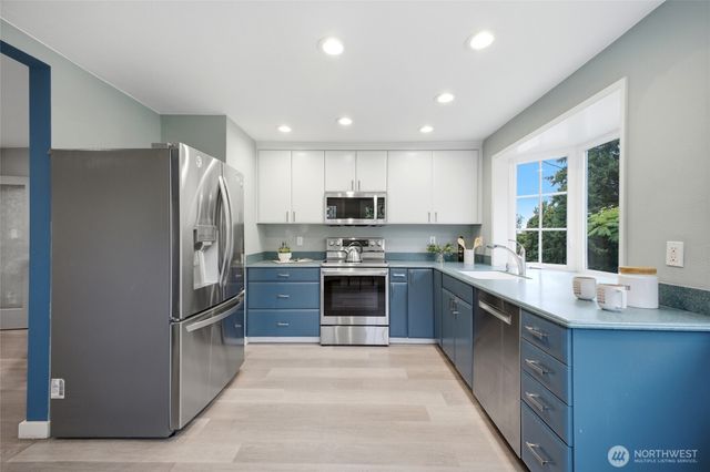 9854 Occidental Avenue S, Seattle, WA 98108