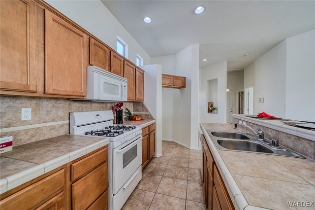 1045 Bella Luna Drive, Bullhead City, AZ 86429