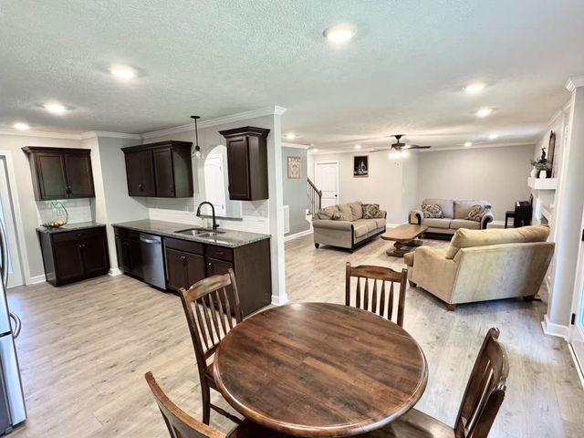 1057 Brightwood Ct, Clarksville, TN 37043