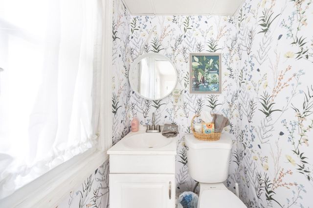 25 Westwood Pkwy, Southbridge, MA 01550
