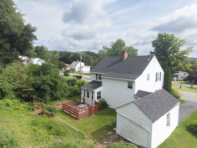 25 Westwood Pkwy, Southbridge, MA 01550
