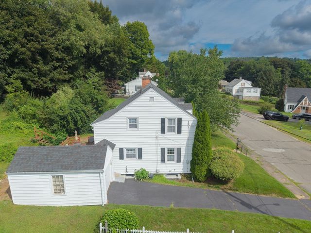 25 Westwood Pkwy, Southbridge, MA 01550