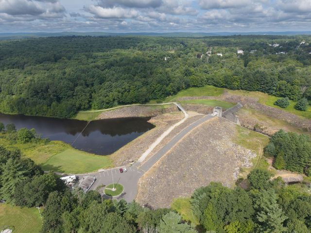 25 Westwood Pkwy, Southbridge, MA 01550