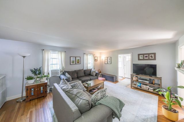 25 Westwood Pkwy, Southbridge, MA 01550