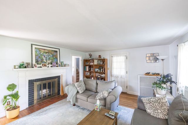 25 Westwood Pkwy, Southbridge, MA 01550