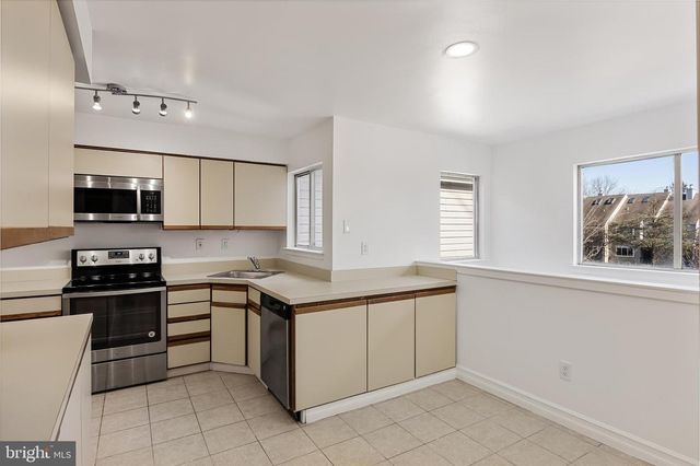 828 CHANTICLEER, Cherry Hill, NJ 08003