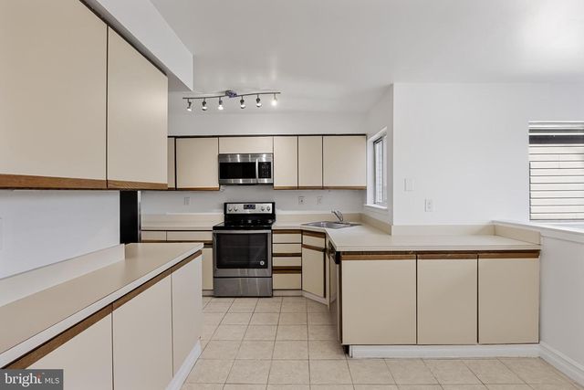 828 CHANTICLEER, Cherry Hill, NJ 08003