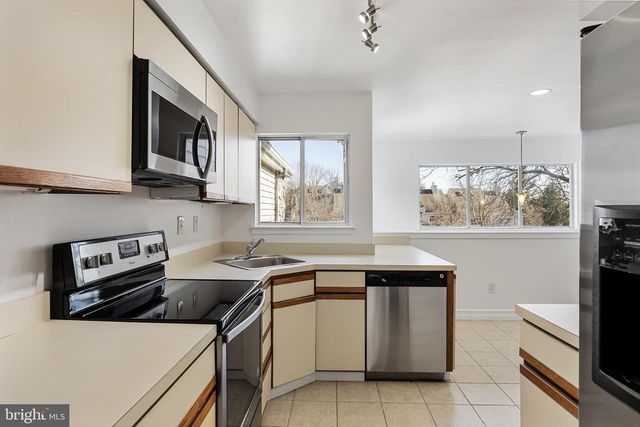 828 CHANTICLEER, Cherry Hill, NJ 08003