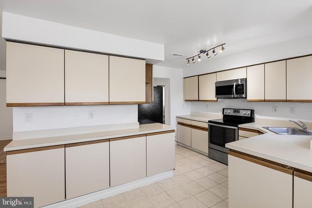 828 CHANTICLEER, Cherry Hill, NJ 08003