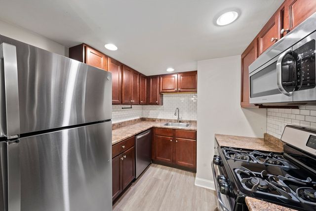 6 Kingswood Dr 11, Abington, MA 02351