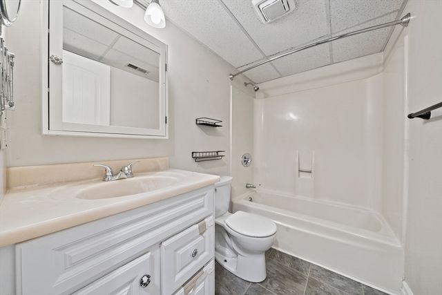 6 Kingswood Dr 11, Abington, MA 02351
