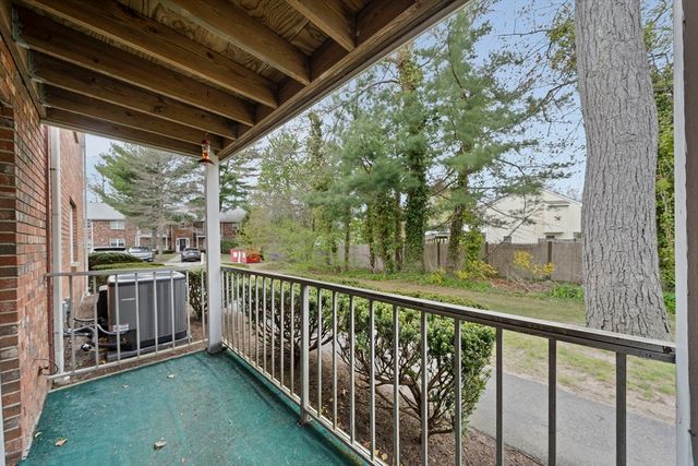 6 Kingswood Dr 11, Abington, MA 02351