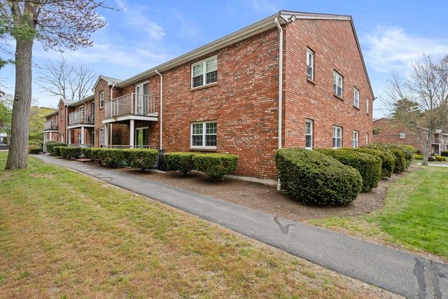 6 Kingswood Dr 11, Abington, MA 02351