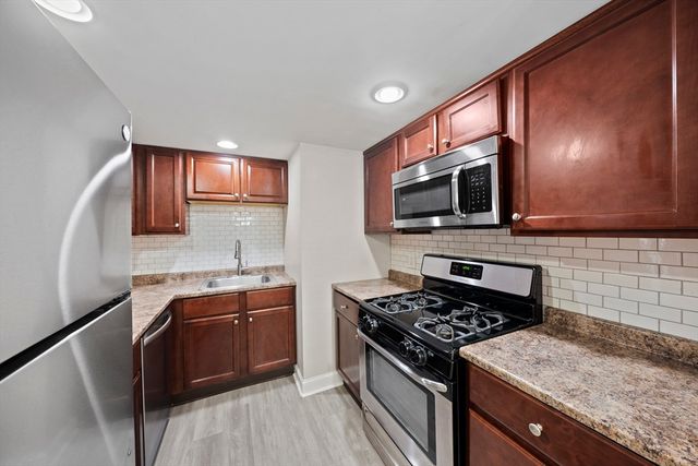 6 Kingswood Dr 11, Abington, MA 02351