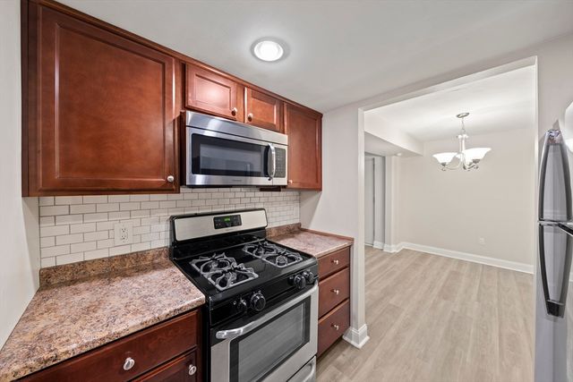 6 Kingswood Dr 11, Abington, MA 02351