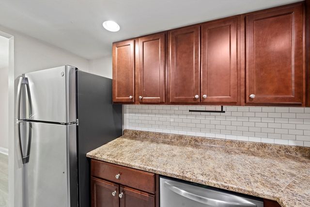 6 Kingswood Dr 11, Abington, MA 02351